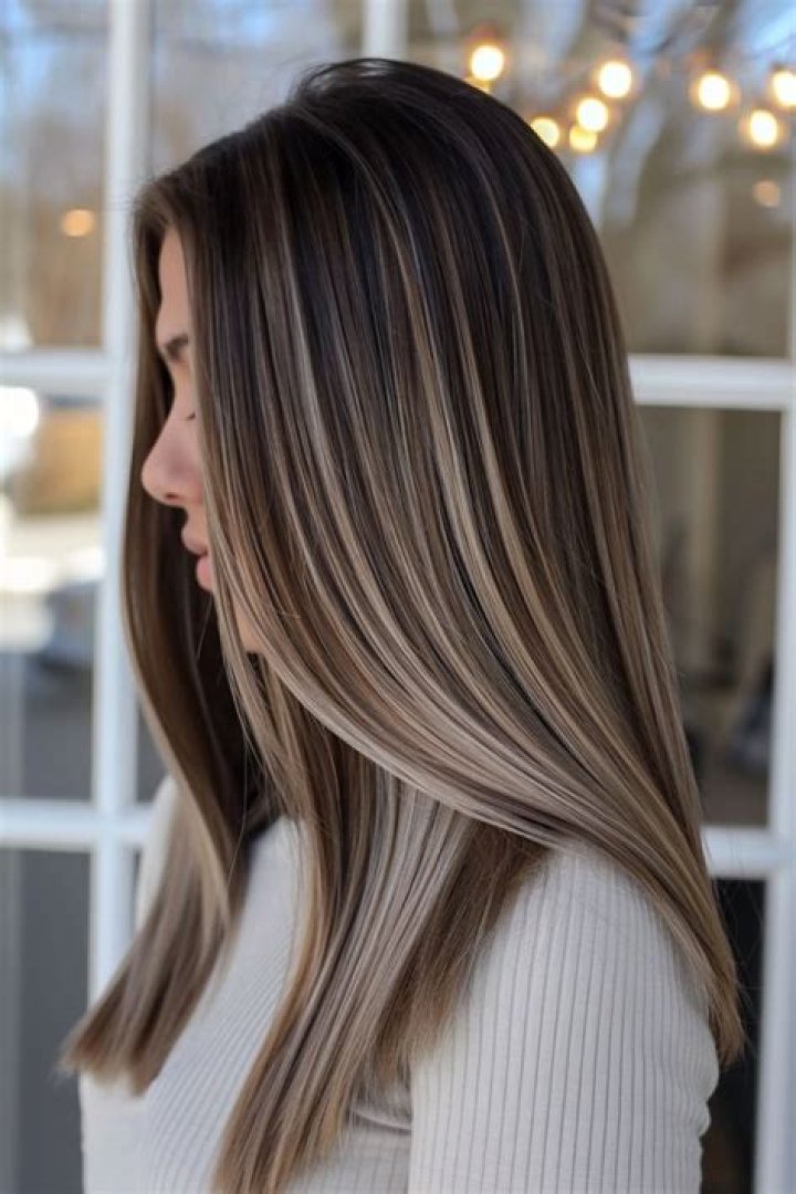 17 Spectacular Dark Brown Hair With Blonde Highlights That Will Steal Your Heart