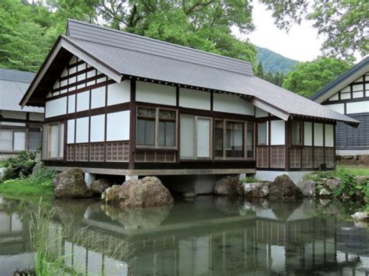 Your Guide To Traditional Japanese Home Architecture: Hirashi Ouchi